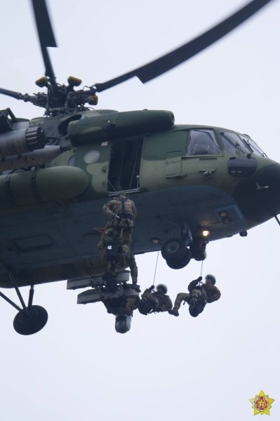 Элементы беспарашютного десантирования отработали на полигоне под Брестом