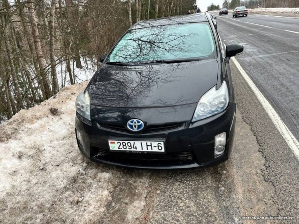 «Каско ни у кого нет». Несколько машин влетело в ямы: кто теперь будет оплачивать ремонт?