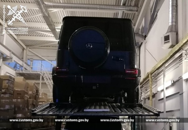 Сколько стоит свежий «Гелик»? Перевозчик указал одну сумму, брестская таможня — в два раза больше