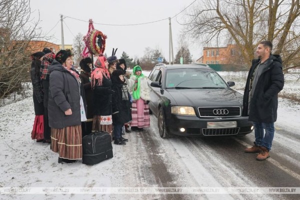 Открывай ворота, Коляда в гости пришла. Как на пинском Полесье живет народный рождественский обряд Открывай ворота, Коляда в гости пришла. Как на пинском Полесье живет народный рождественский обряд