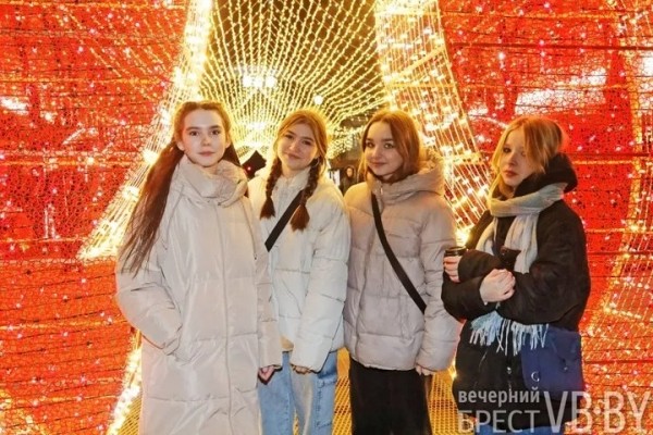 Как вам новогодняя иллюминация Бреста? Спросили у горожан и гостей нашего города