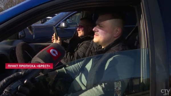 «Мы простые люди. Стоим и стоим» В Бресте возросла очередь на выезд в Польшу «Мы простые люди. Стоим и стоим» В Бресте возросла очередь на выезд в Польшу