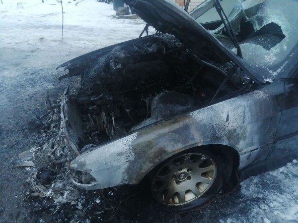 «Едва успел поставить на учёт, как BMW сгорел». Белорус убеждён, что ему продали неисправное авто, и требует у продавца деньги