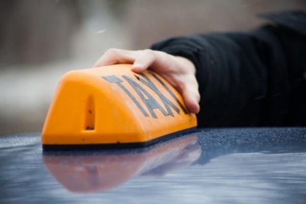 Таксист с вокзала заработал 86 рублей на доверчивом пассажире, приехавшем в столицу