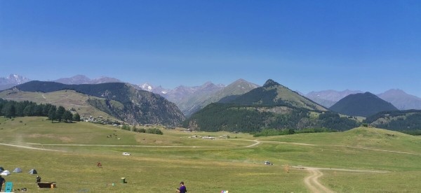 &laquo;Вдоль дороги &mdash; венки и памятники&raquo;. Белорус в одиночку отправился в горы Грузии, где даже страховка не действует