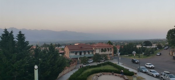 &laquo;Вдоль дороги &mdash; венки и памятники&raquo;. Белорус в одиночку отправился в горы Грузии, где даже страховка не действует