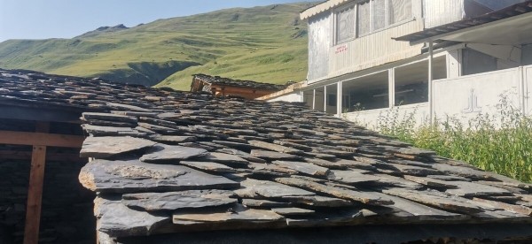 &laquo;Вдоль дороги &mdash; венки и памятники&raquo;. Белорус в одиночку отправился в горы Грузии, где даже страховка не действует