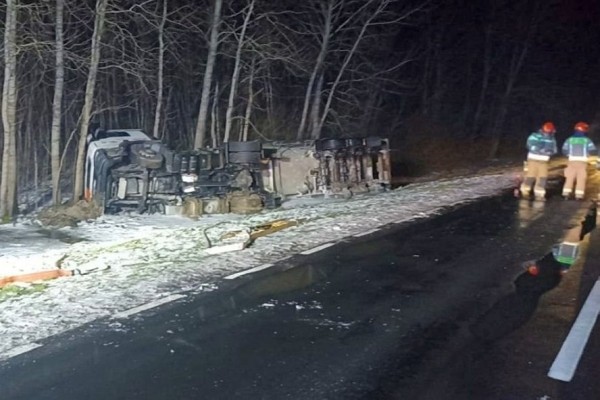 В Польше опрокинулся в кювет газовоз с белорусом за рулем