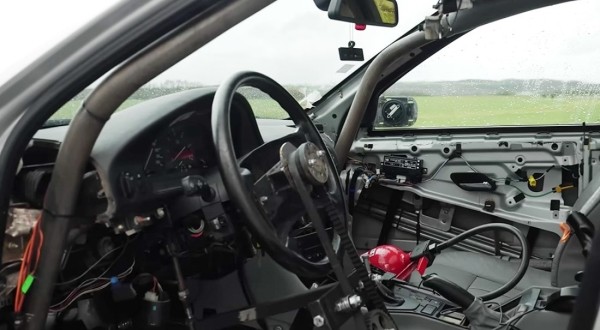 Эксперимент: как далеко может улететь BMW E39, если на нее поставить крылья самолета