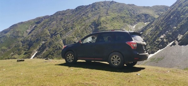 &laquo;Вдоль дороги &mdash; венки и памятники&raquo;. Белорус в одиночку отправился в горы Грузии, где даже страховка не действует