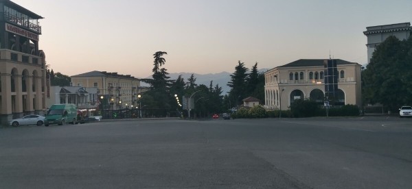 &laquo;Вдоль дороги &mdash; венки и памятники&raquo;. Белорус в одиночку отправился в горы Грузии, где даже страховка не действует