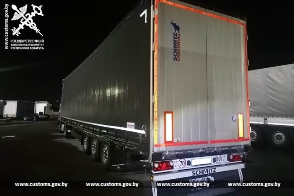 Автопоезд по заниженной в 2,5 раза стоимости пытались ввезти из Польши Автопоезд по заниженной в 2,5 раза стоимости пытались ввезти из Польши