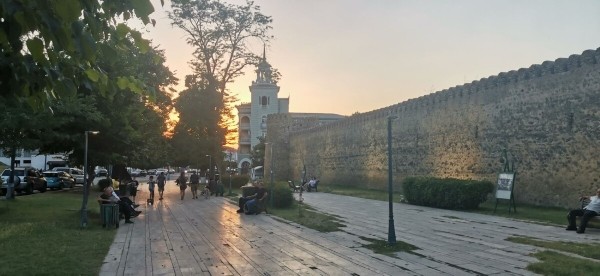 &laquo;Вдоль дороги &mdash; венки и памятники&raquo;. Белорус в одиночку отправился в горы Грузии, где даже страховка не действует