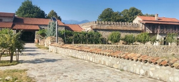 &laquo;Вдоль дороги &mdash; венки и памятники&raquo;. Белорус в одиночку отправился в горы Грузии, где даже страховка не действует