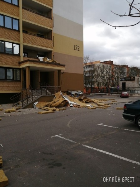 В Бресте на жилом доме, расположенном по улице Кирова, сорвано утепление В Бресте на жилом доме, расположенном по улице Кирова, сорвано утепление