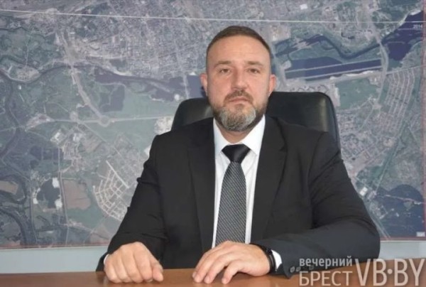 Что там, за забором? Выясняем судьбу старинных зданий в центре Бреста Что там, за забором? Выясняем судьбу старинных зданий в центре Бреста