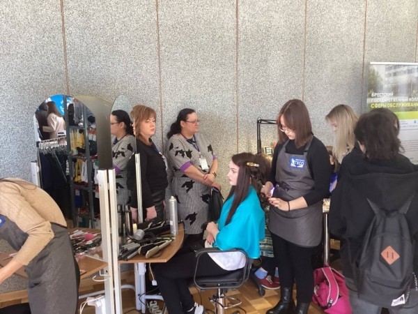 Стало известно, что за «движ» сейчас на улице у горисполкома в Бресте