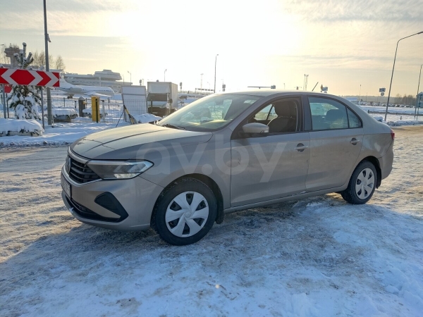 Цены сегодня и год назад. Сравнили прайсы популярных VW Passat, Citroen C4 Picasso и Renault Megane