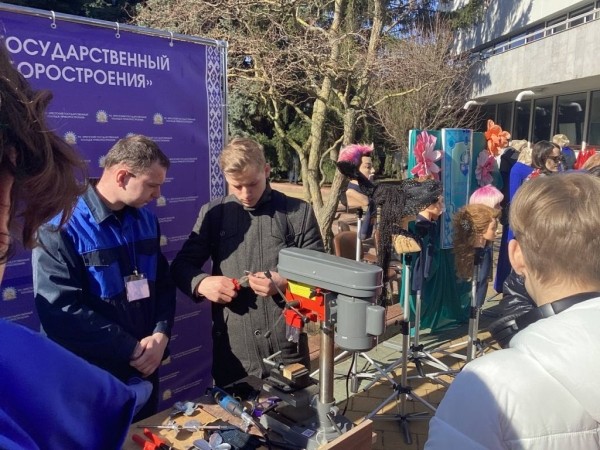 Стало известно, что за «движ» сейчас на улице у горисполкома в Бресте