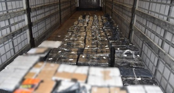 На польско-белорусской границе в грузовике обнаружено 55 тысяч пачек сигарет