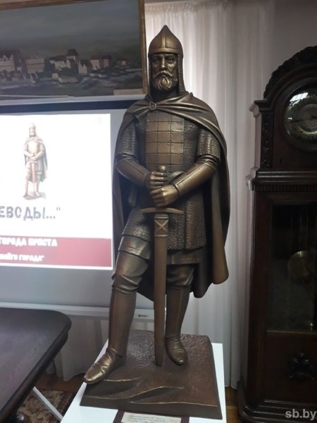 В Бресте презентовали скульптуру воеводы Тита, защитившего город от набега в 1282 году