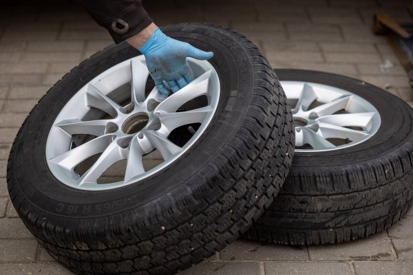 «Немцы отбирают для меня шины». Белорус наладил бизнес по продаже б/у Continental, Pirelli, Bridgestone. Есть спрос? «Немцы отбирают для меня шины». Белорус наладил бизнес по продаже б/у Continental, Pirelli, Bridgestone. Есть спрос?