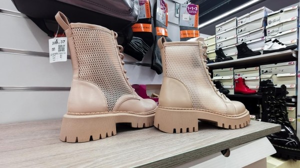 Где обувь дешевле &ndash; на рынке или в магазине? Сходили и сравнили цены