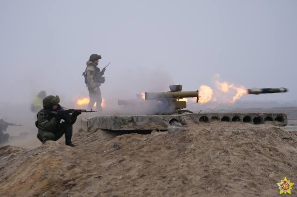 На полигоне «Брестский» отработали уничтожение незаконного вооруженного формирования