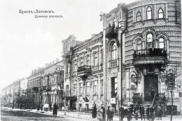 Что там, за забором? Выясняем судьбу старинных зданий в центре Бреста Что там, за забором? Выясняем судьбу старинных зданий в центре Бреста