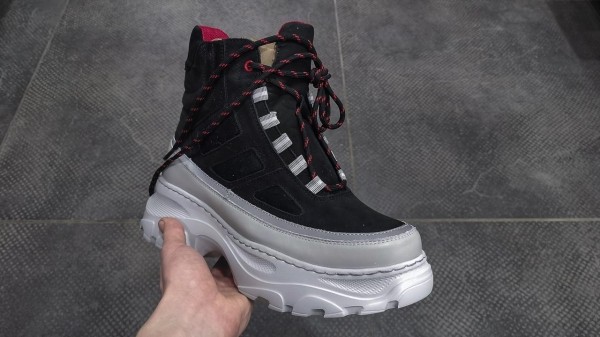 Где обувь дешевле &ndash; на рынке или в магазине? Сходили и сравнили цены