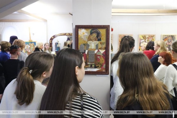 Выставка «Песні зямлі маёй» открылась в Бресте