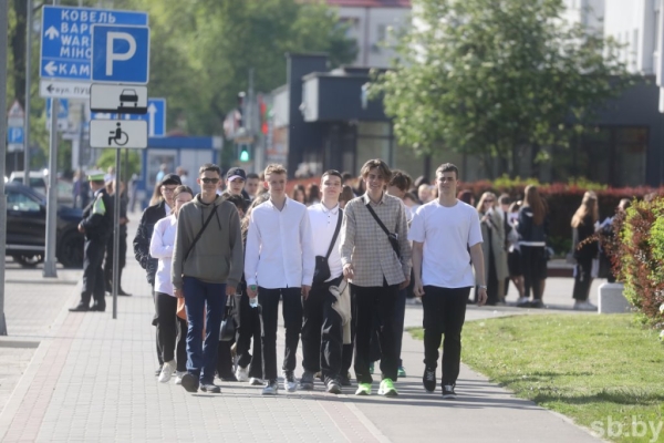 Минобр опубликовал результаты первого ЦЭ. Сколько стобалльников?