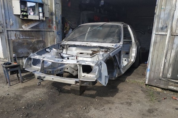 Белорус собрал реплику Ford Cosworth RS500 на собственный лад Белорус собрал реплику Ford Cosworth RS500 на собственный лад