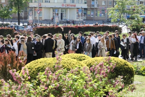 В Беларуси с централизованного экзамена 21 мая удалили 7 одиннадцатиклассников. Минобр объяснил почему