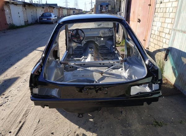 Белорус собрал реплику Ford Cosworth RS500 на собственный лад Белорус собрал реплику Ford Cosworth RS500 на собственный лад