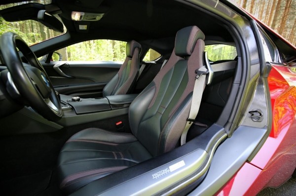 22-летний парень из Жодино купил BMW i8 за $100 тысяч — доволен?