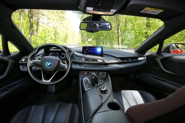 22-летний парень из Жодино купил BMW i8 за $100 тысяч — доволен?