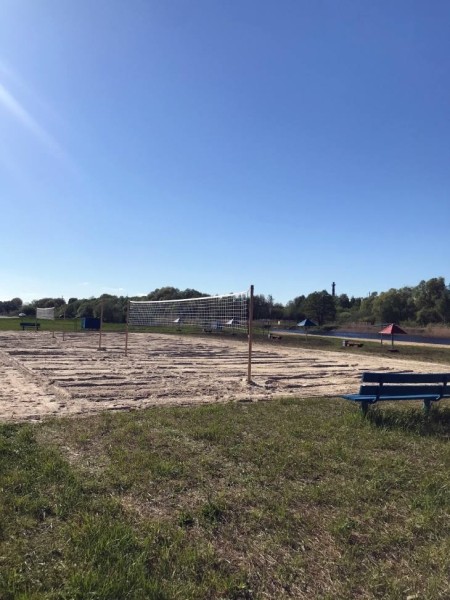 Пляжи Кобринского района готовятся принимать отдыхающих — обустроили площадку с мангалом, добавили велопарковки