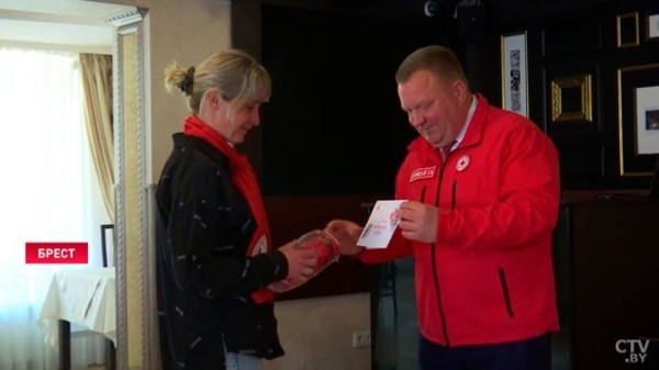 В Бресте наградили медсестёр милосердия Красного Креста В Бресте наградили медсестёр милосердия Красного Креста