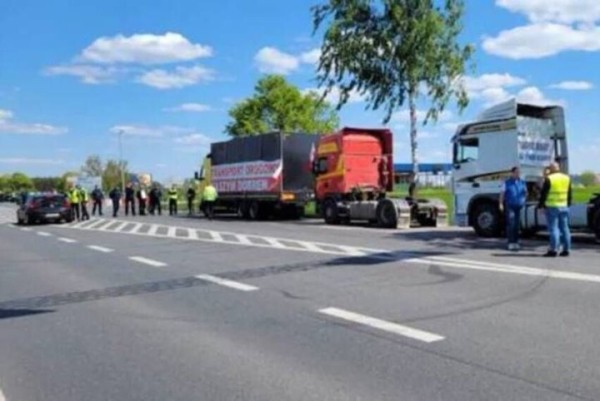 ГТК: польские власти прекратили блокаду движения на въезд в пункт пропуска «Кукурыки» ГТК: польские власти прекратили блокаду движения на въезд в пункт пропуска «Кукурыки»