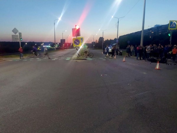 Жесткое столкновение мотоцикла с легковушкой попало на видео