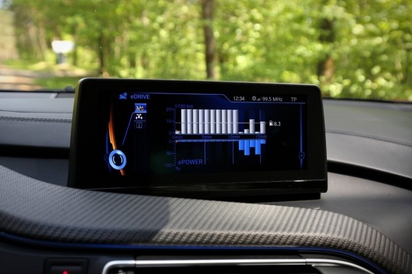 22-летний парень из Жодино купил BMW i8 за $100 тысяч — доволен?