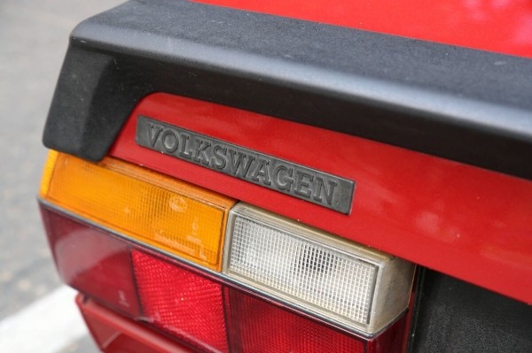 «В родной краске и на ходу!» В Беларуси нашли 40-летнюю VW Jetta, которая не видела сварки