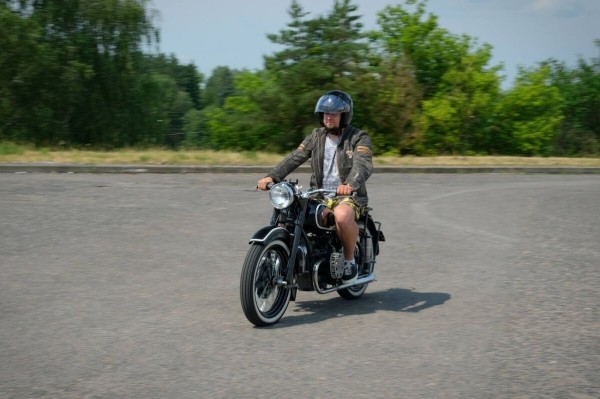 «Урал М-72», на который потратили $4 700. Белорус вдохнул жизнь в 68-летний советский байк «Урал М-72», на который потратили $4 700. Белорус вдохнул жизнь в 68-летний советский байк