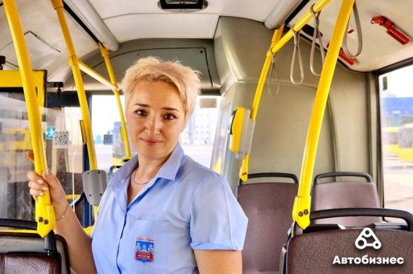 «Главное – не расслабиться и не уехать в закат». Воспитатель садика стала водителем автобуса «Главное – не расслабиться и не уехать в закат». Воспитатель садика стала водителем автобуса