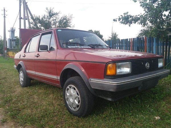 «В родной краске и на ходу!» В Беларуси нашли 40-летнюю VW Jetta, которая не видела сварки