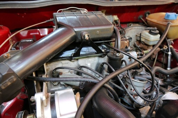 «В родной краске и на ходу!» В Беларуси нашли 40-летнюю VW Jetta, которая не видела сварки