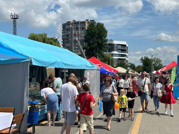 В Бресте проходит праздник к 45-летию Ленинского района - «Район, который сердцу дорог»