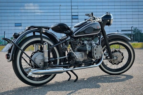 «Урал М-72», на который потратили $4 700. Белорус вдохнул жизнь в 68-летний советский байк «Урал М-72», на который потратили $4 700. Белорус вдохнул жизнь в 68-летний советский байк