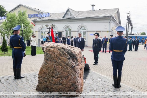 Памятный знак жертвам геноцида открыли на станции Барановичи-Центральные
